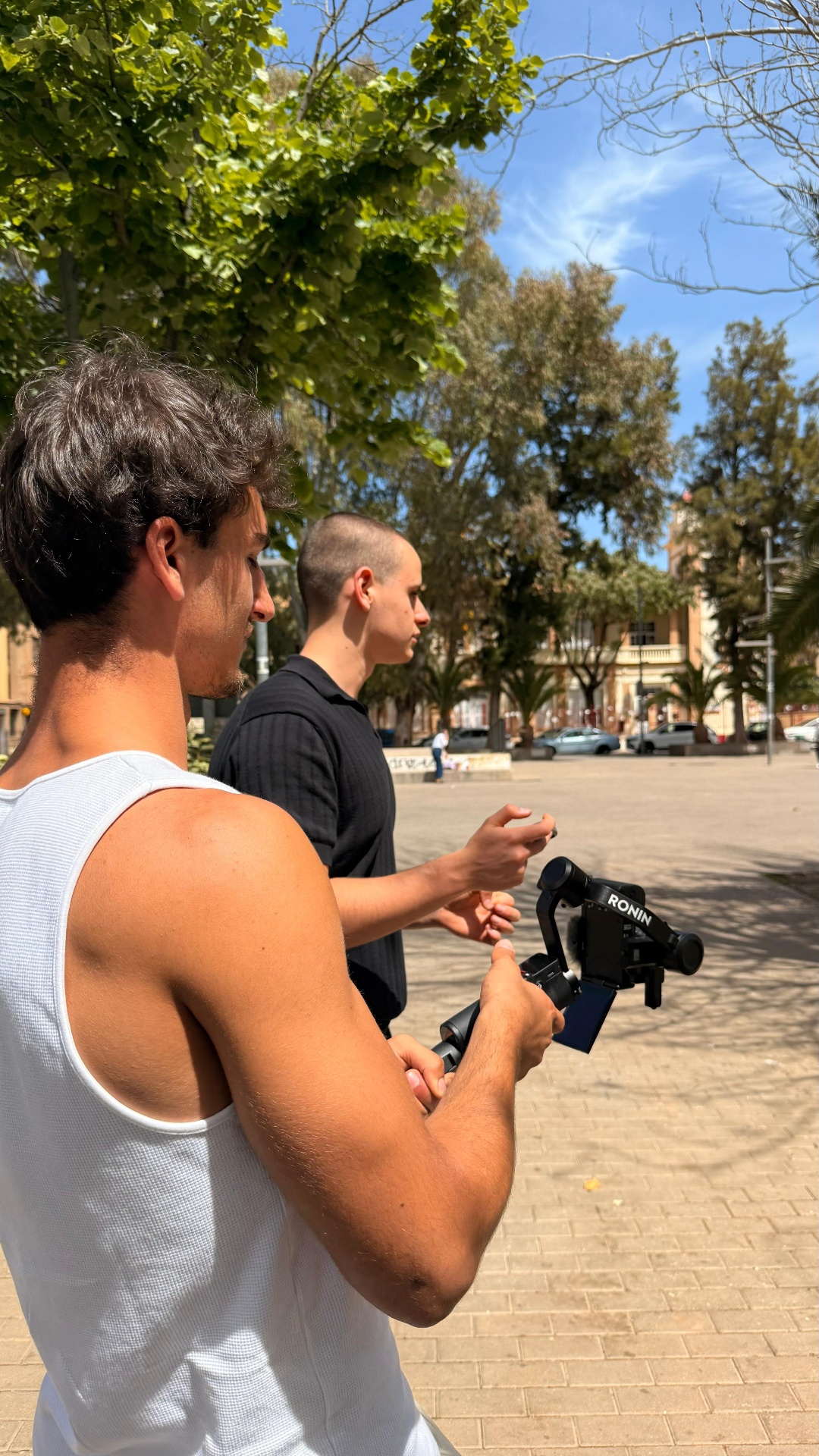 Socios de DeepHaus dirigiendo una grabación